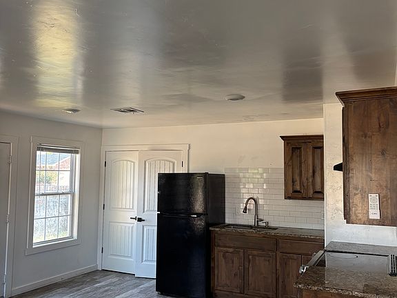 2nd image of 901 Quail Run Rd