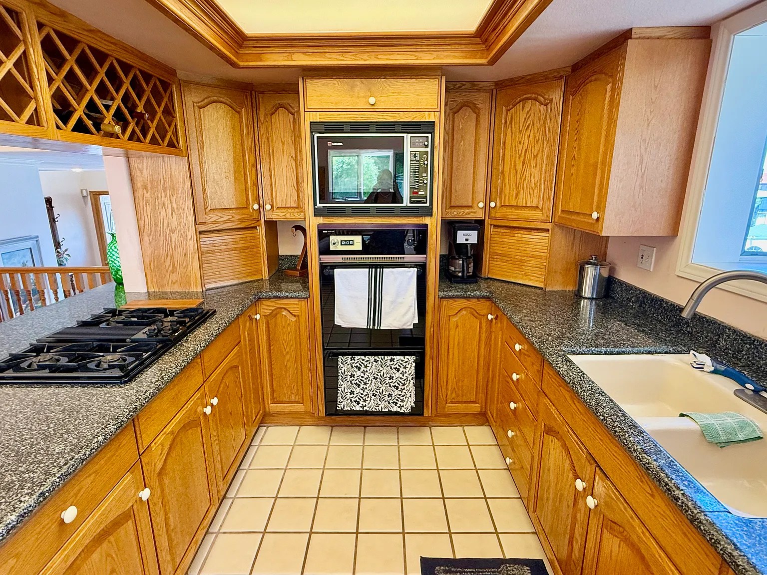 4 bed, 3.5 bath, 2500 sqft, $6,500 — Photo 2