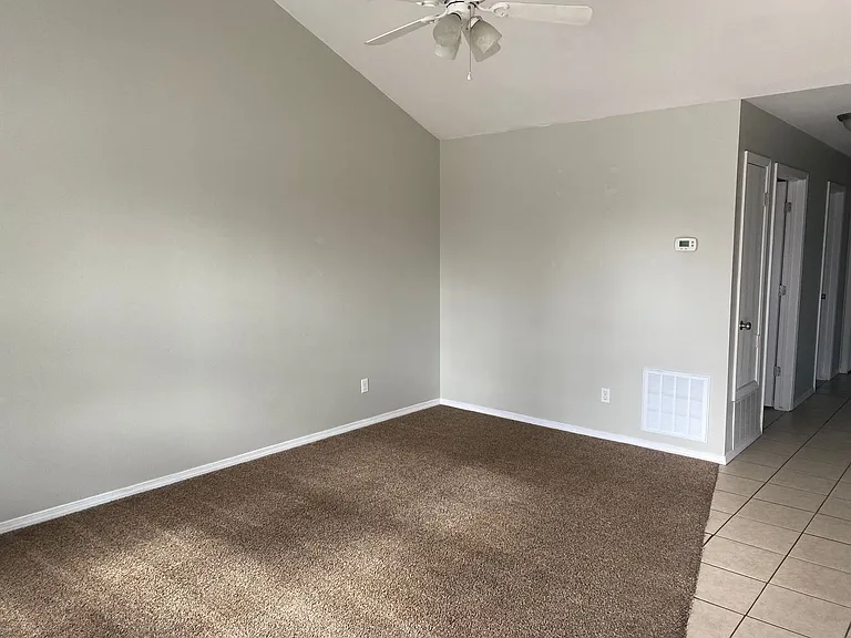 111-113 Cherokee — Photo 2