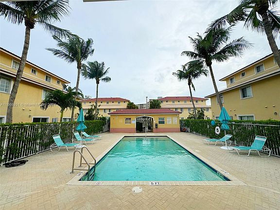 4th image of 2036 NE 167th St APT 3-132