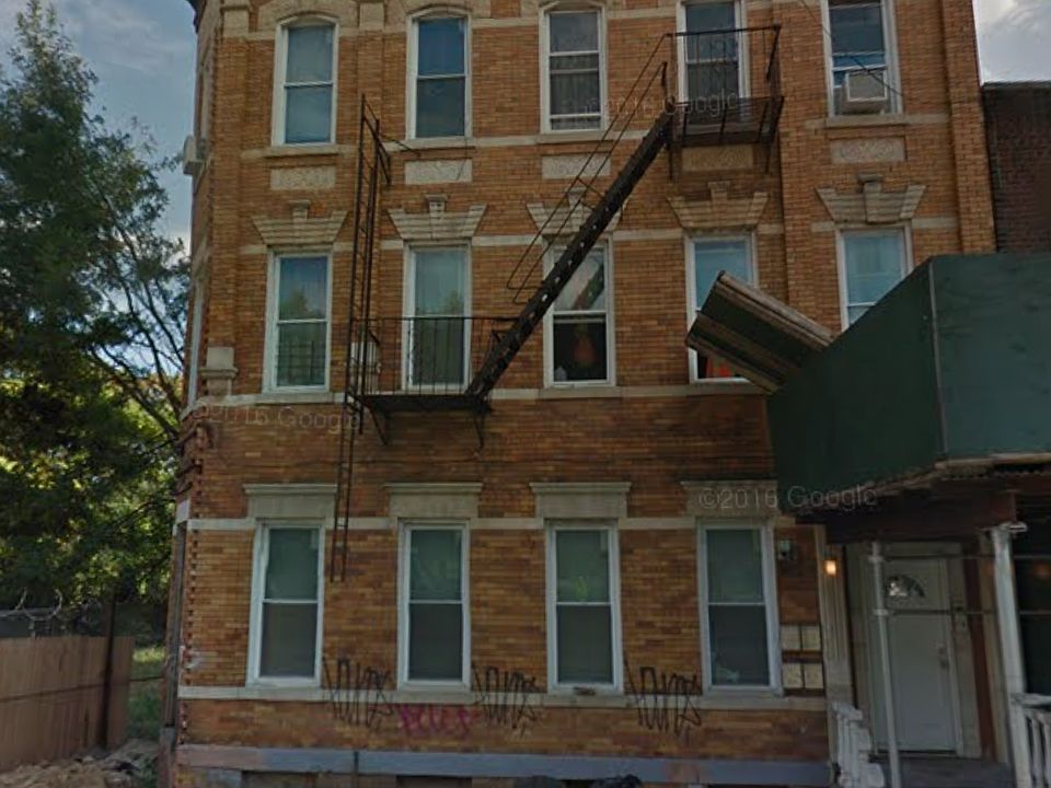 Building Photo 3