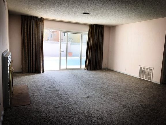 3rd image of 213 Shadow Ln