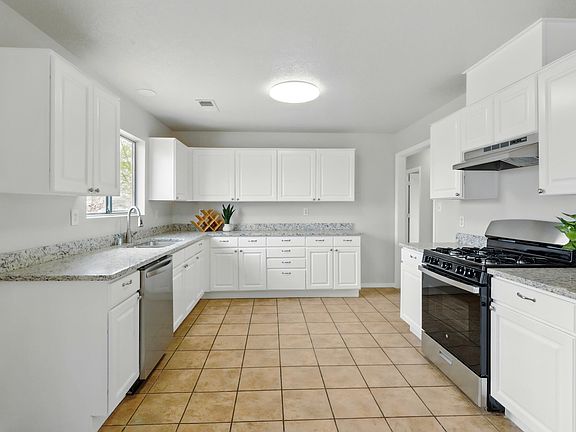 5th image of 1612 Edith Dr