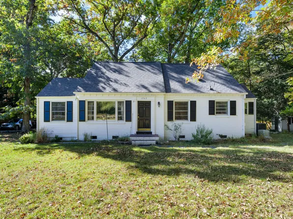 1203 Hillsborough Rd, Chapel Hill, NC 27516