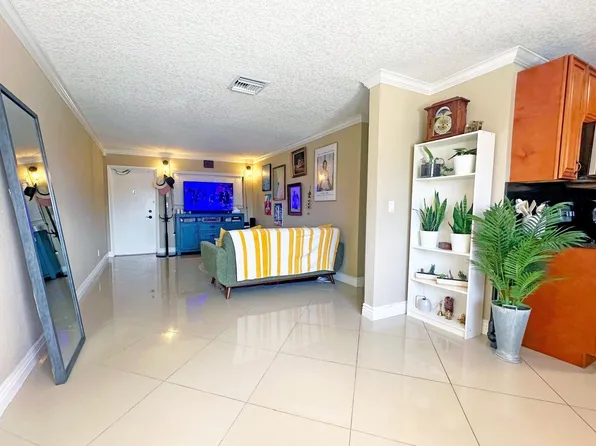 941 Crystal Lake Drive #209, Deerfield Beach, FL 33064