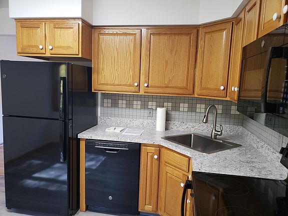3rd image of 17 Elm Pl