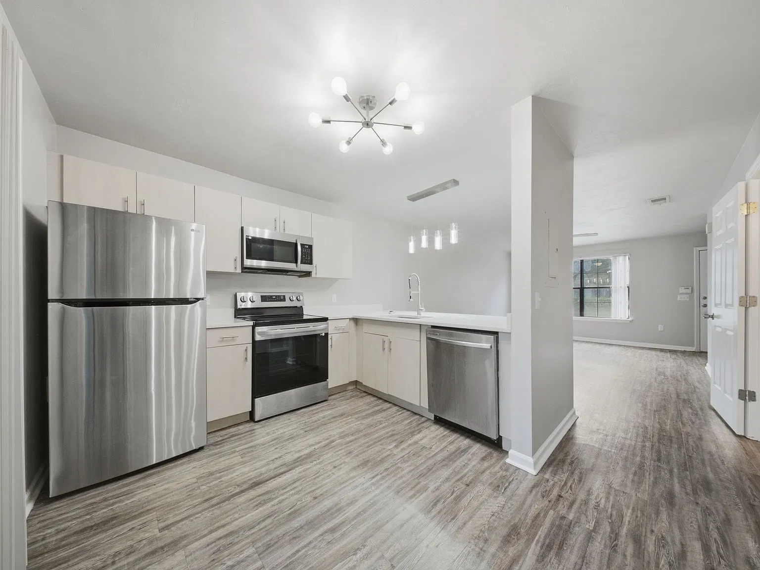 Dior Apartments Homes — Photo 4