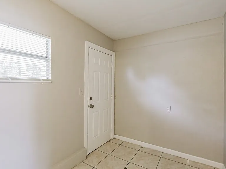 2418 SW 6th Ct — Photo 15