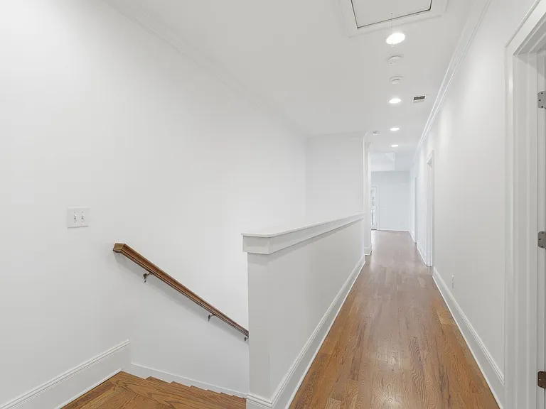 404 Woodmont Hall Pl — Photo 32