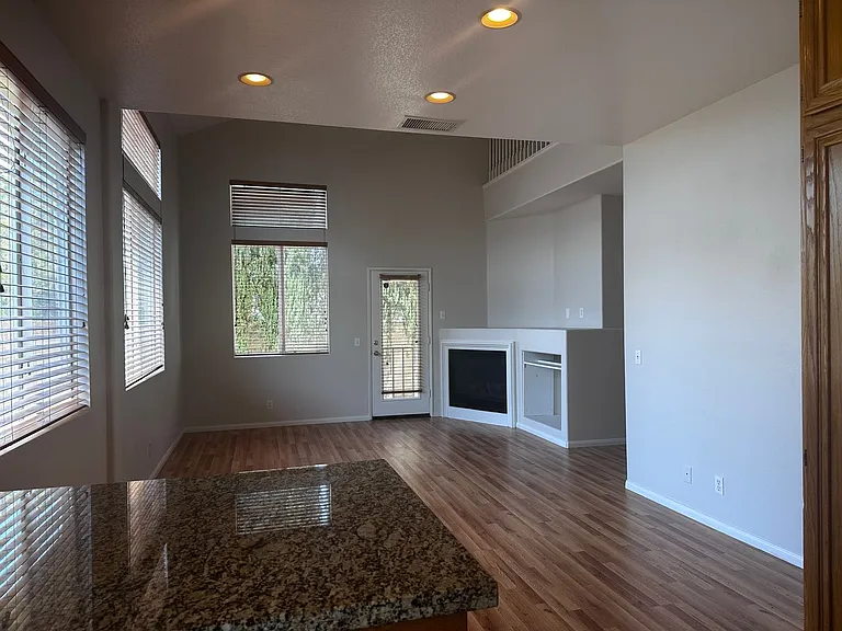 28433 Mayfair Dr — Photo 7