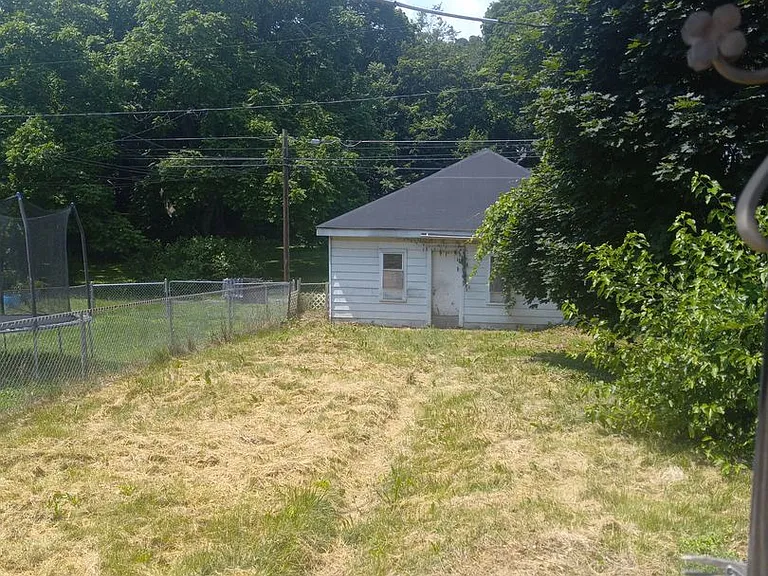 118 S 2nd St — Photo 12