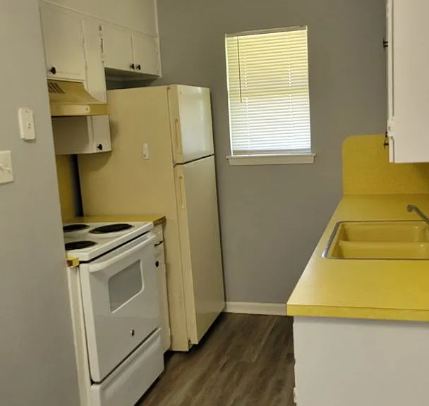 502 Mary St — Photo 3