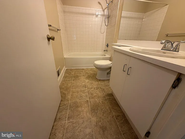 8 Joyner Ct — Photo 11
