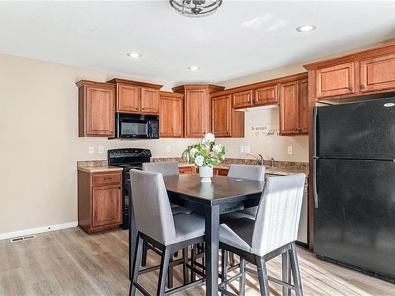 4th image of 800 Raven Ct