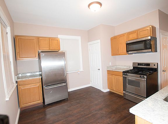 4th image of 5743 S Damen Ave