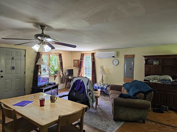 5th image of 137 Charlestown Road