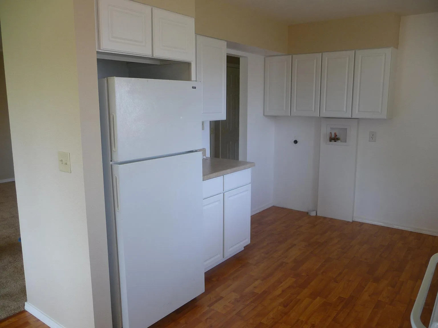 3 bed, 1.5 bath, 1061 sqft, $2,000 — Photo 2