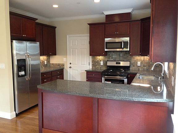 3rd image of 938 Palm Ave