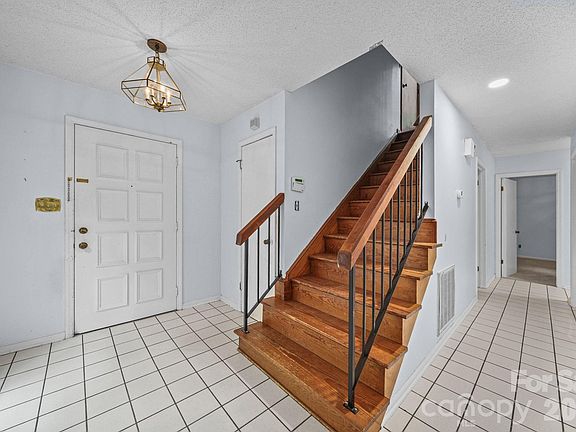 2nd image of 1802 Dogwood Ct