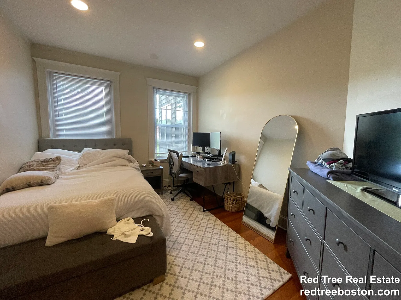 3 bed, 1200 sqft, $4,500 — Photo 1