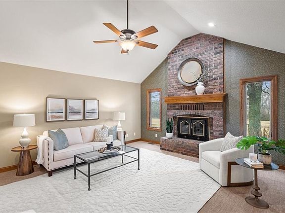 5th image of 441 E 1700th Rd