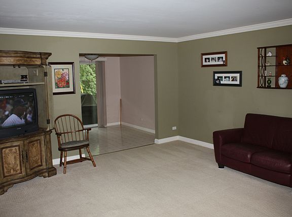 3rd image of 150 Montclare Ln
