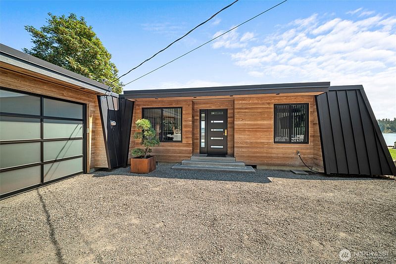 5th image of 4811 Sunrise Beach Road NW