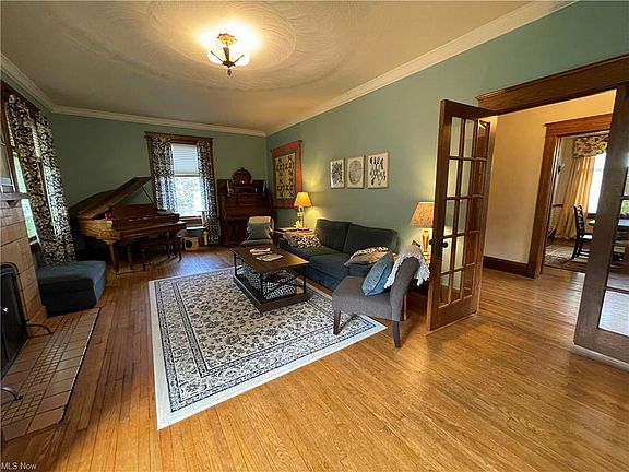 5th image of 731 16th St NE