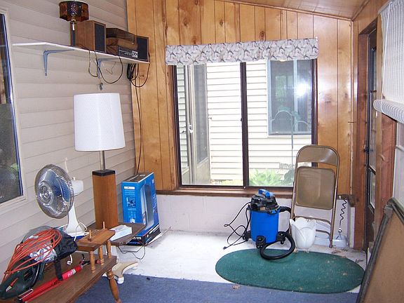 3rd image of 114 Crooked Oak Ct