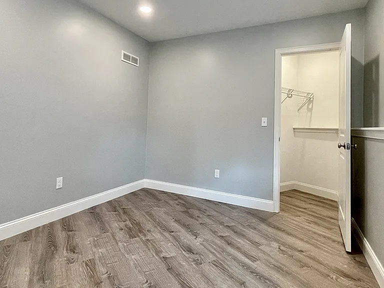 219 Waterman St — Photo 24