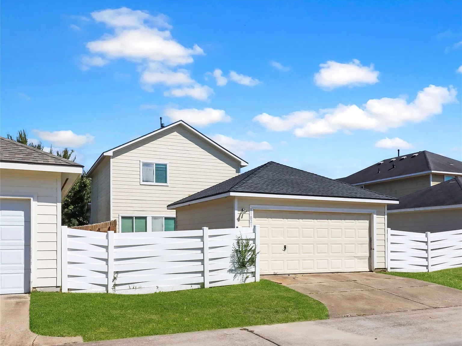 3 bed, 2.5 bath, 1620 sqft, $2,100 — Photo 1