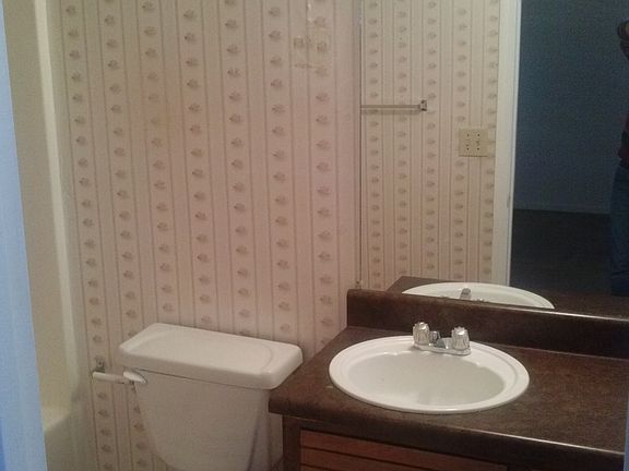 4th image of 383 Bedford Bay Ln