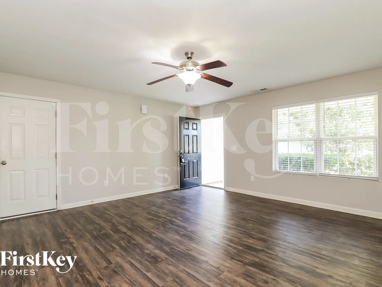 3 bed, 2.5 bath, 1805 sqft, $1,795 — Photo 3