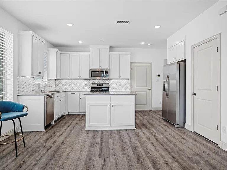 7053 Cedar Creek Dr — Photo 6