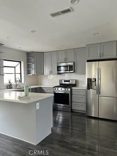 3 bed, 2.5 bath, 1224 sqft, $3,390 — Photo 3