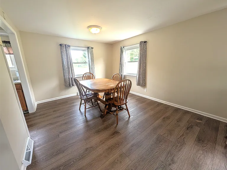 10135 Sampson Rd — Photo 5