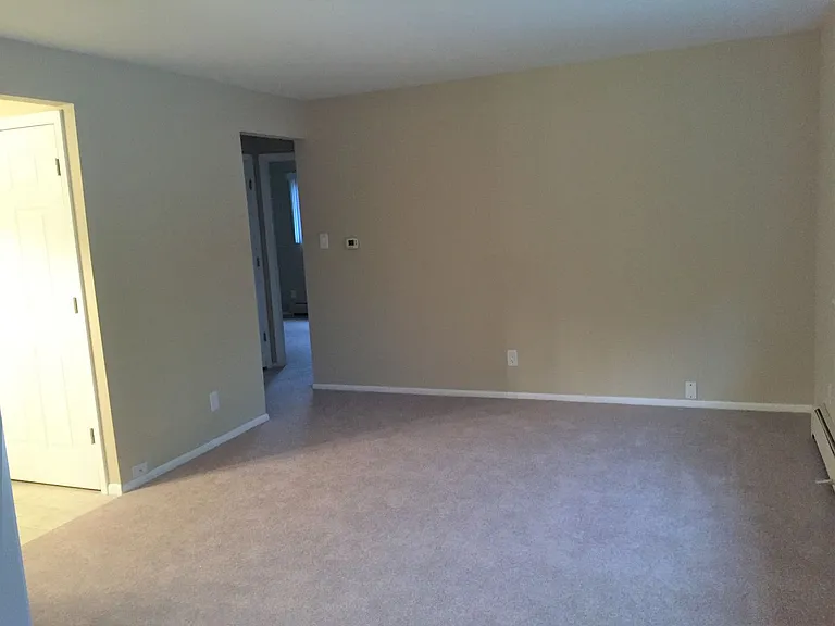 1223 Woodridge Dr — Photo 3