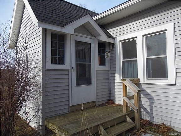 2nd image of 202 Eisenhower Ave