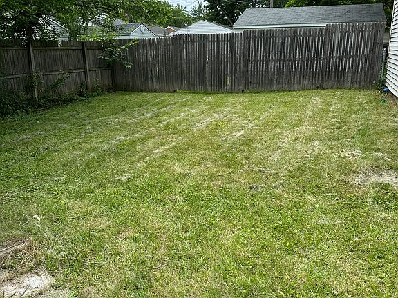 3rd image of 29625 Rosslyn Ave