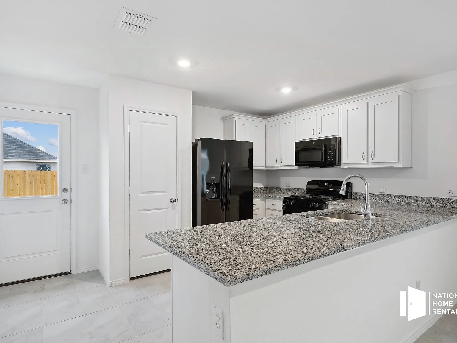 3 bed, 1411 sqft, $1,599 — Photo 1