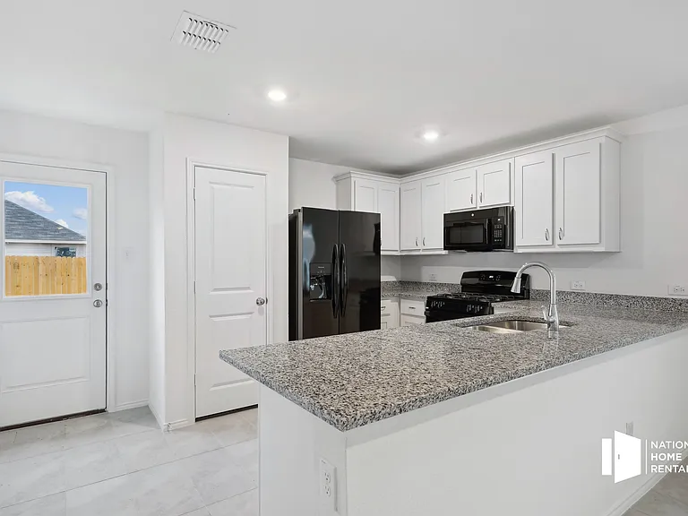 1315 Cherrybark Dr — Photo 4