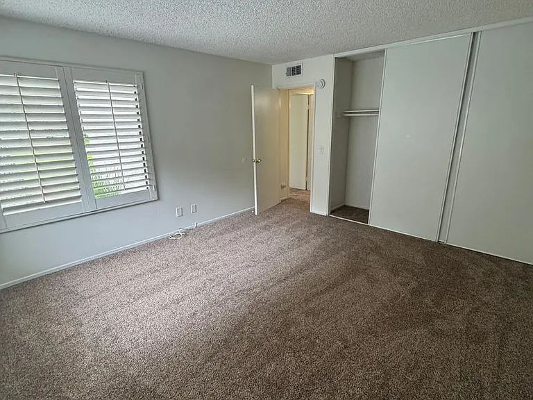 1735 E Washington St #E11 — Photo 3