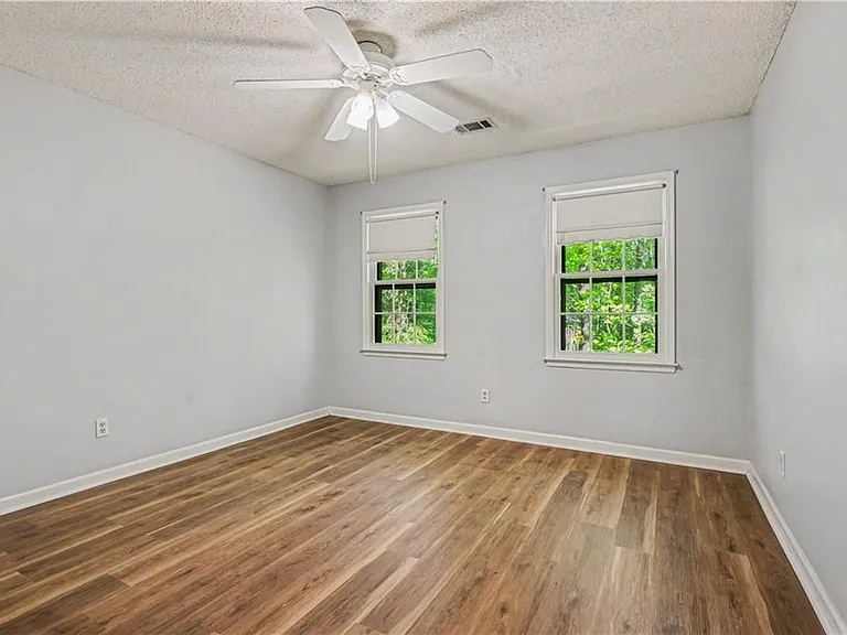 1527 Ridgewood Dr — Photo 16