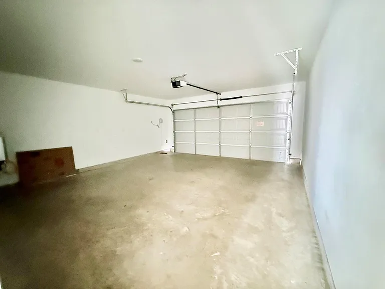 6611 Water Oak Green Ln — Photo 12