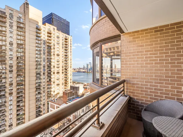 330 East 38th Street image 5 of 14