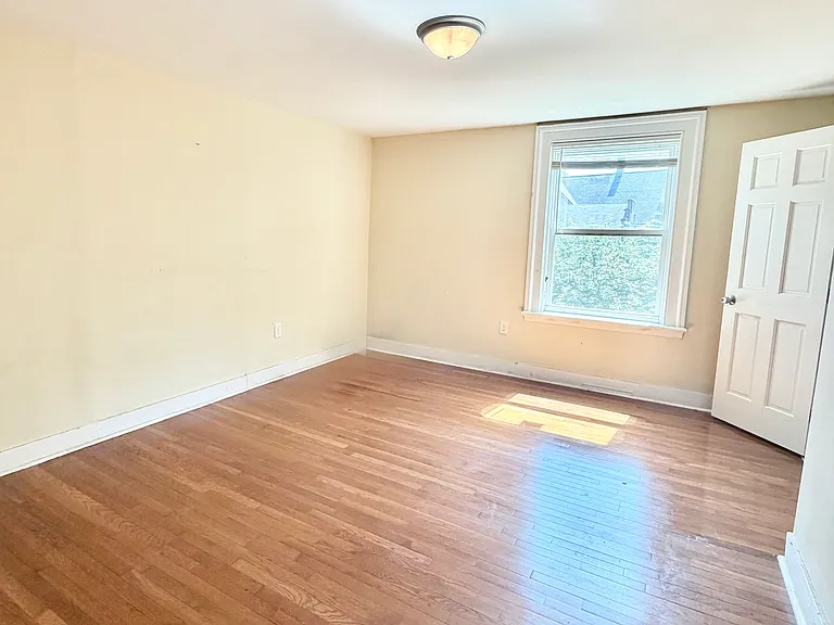 133 Hobart St #2W — Photo 5