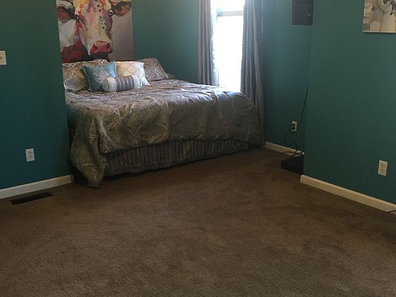 4th image of 525 Castle Dr