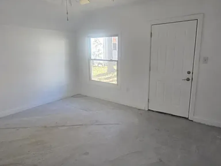 1834 E Monroe St — Photo 6