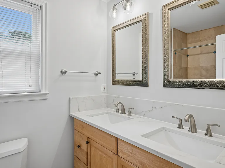 592 Scott Cir — Photo 17
