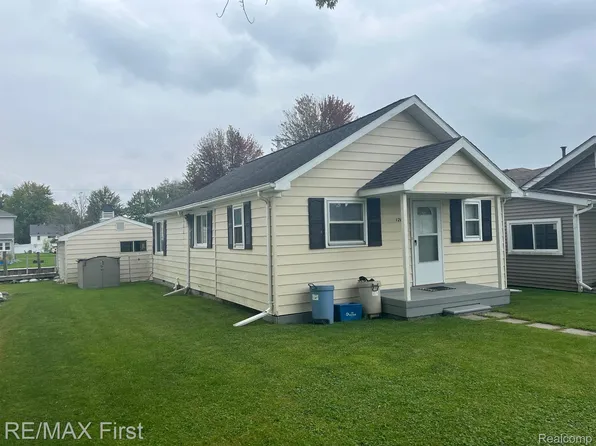 120 N Park Dr, Algonac, MI 48001